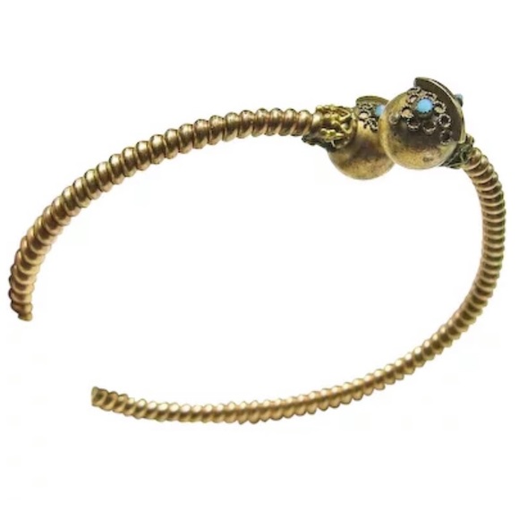 Victorian Etruscan Gold Over Brass CrossOver Bracelet for a Small Wrist. - Picture 2 of 8